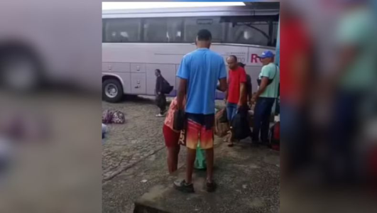 Grave acidente: Ônibus descontrolado invade rodoviária de Itambé e deixa rastro de vítimas 4 11 1