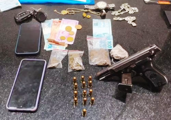 PM em ação: Policiais militares surpreendem envolvidos durante averiguação de poluição sonora; material foi apresentado à delegacia 4 2 4