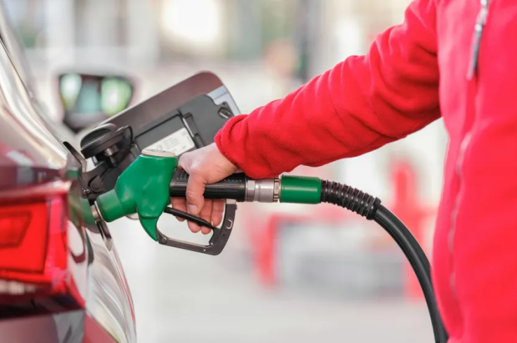 Alívio no bolso: Diesel e gasolina têm primeira redução de preços desde o começo da guerra 12 2 8