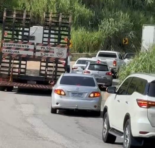 Motoristas denunciam: Falta de sinalização no sistema (Pare e Siga) em obra na ponte de Itapebi vira armadilha na BR-101 9 23