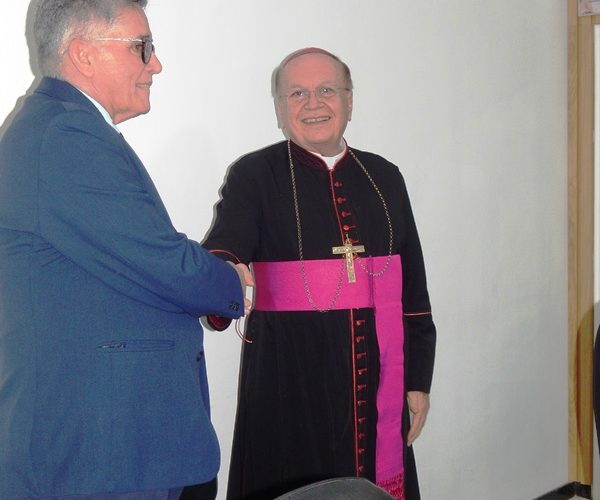 Dom Edson e Jânio Natal recebem Título de Cidadão itapebiense em Sessão Solene da Câmara 6 DSCN0940