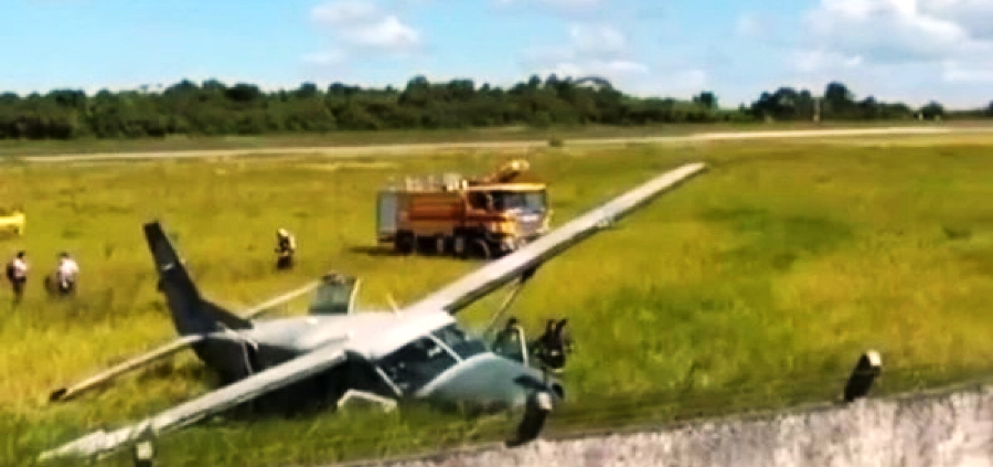 Incidente com avião da FAB em Porto Seguro causa cancelamento de 8 voos 1 02