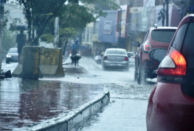 Chuva forte provoca alagamentos e deslizamento de terras em Salvador 18 1 1