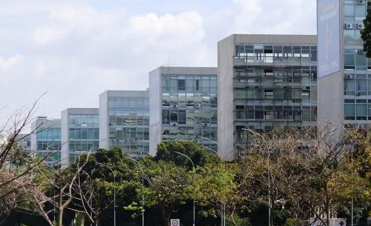 Lula faz reunião ministerial após EUA anunciarem nova proposta de tarifaço 6 1 3