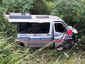 Acidente grave entre van da Policlínica e caminhonete mobiliza socorro e deixa 16 feridos 4 3 1