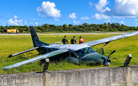 Incidente com avião da FAB em Porto Seguro causa cancelamento de 8 voos 4 4 1