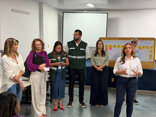 Deputada Cláudia Oliveira e secretária Roberta Santana alinham transição e manutenção de serviços no Hospital de Porto Seguro 5 WhatsApp Image 2026 06 10 at 21.19.052