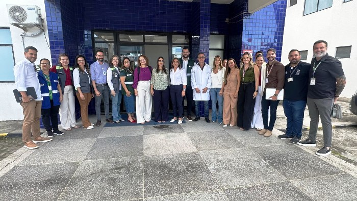 Deputada Cláudia Oliveira e secretária Roberta Santana alinham transição e manutenção de serviços no Hospital de Porto Seguro 6 WhatsApp Image 2026 06 10 at 21.19.054