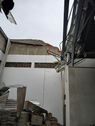 Chuva forte, granizo e vendaval provocam estragos e cortam energia no Extremo Sul baiano e divisa com MG 12 002