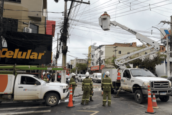 Chuva forte, granizo e vendaval provocam estragos e cortam energia no Extremo Sul baiano e divisa com MG 7 1 37