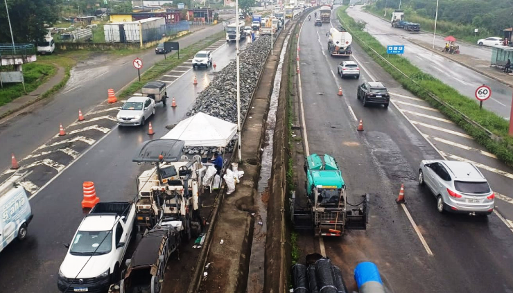 Chuvas interrompem obras na BR-324, mas reparo em cratera entra na fase final 27 1 41