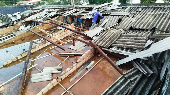 Chuva forte, granizo e vendaval provocam estragos e cortam energia no Extremo Sul baiano e divisa com MG 4 12 1