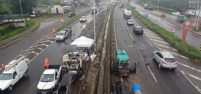 Chuvas interrompem obras na BR-324, mas reparo em cratera entra na fase final 4 2 23