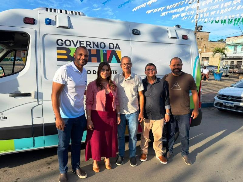 Deputada Cláudia Oliveira entrega ambulância para São João do Panelinha e reforça investimentos na saúde de Camacã 1 2