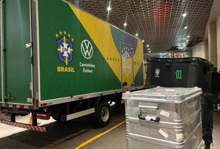 Debandada: Delegação da Seleção Brasileira desembarca no Rio com apenas um jogador; elenco e Ancelotti foram curtir férias 20 4 4