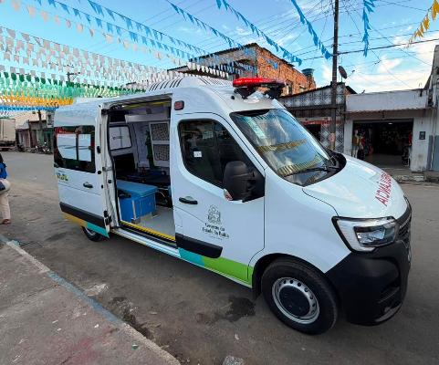 Deputada Cláudia Oliveira entrega ambulância para São João do Panelinha e reforça investimentos na saúde de Camacã 7 4