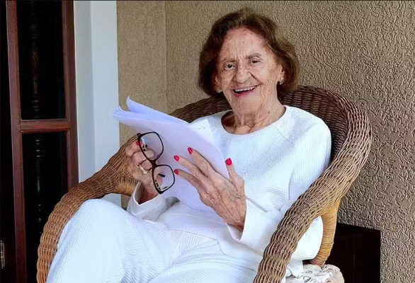 Atriz Laura Cardoso morre aos 98 anos 4 2 15