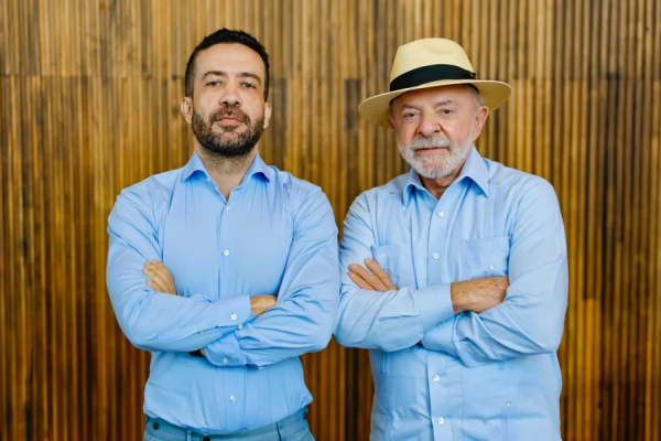 "Tirem as crianças da sala": Janones posta com Lula e promete ofensiva 4 2 5