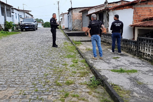 Operação Pedra Angular: Polícia Civil prende mulher e bloqueia R$ 300 mil de grupo criminoso em Itagimirim no Extremo Sul da Bahia 4 2 6