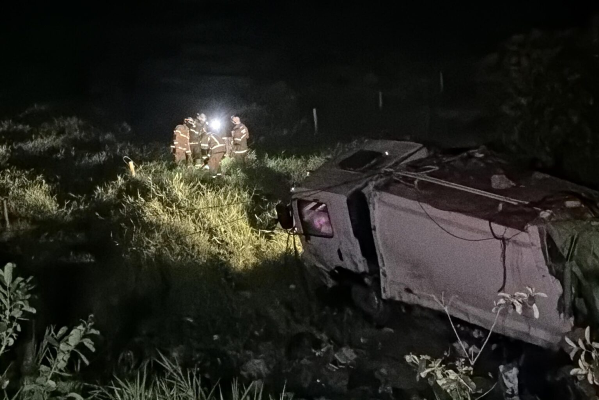 Acidente grave com caminhão da limpeza pública deixa dois mortos na BA-001, em Porto Seguro 4 02