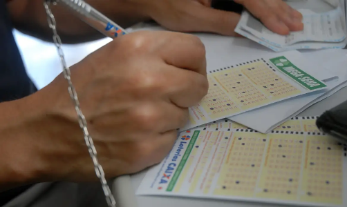 Mega-Sena acumula para R$ 41 milhões; confira os números sorteados 4 1 4