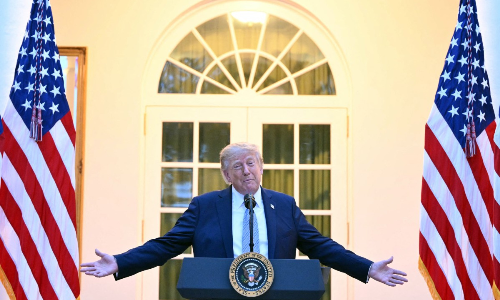 Parlamentares dos EUA exigem que Trump respeite eleições no Brasil 4 2 16