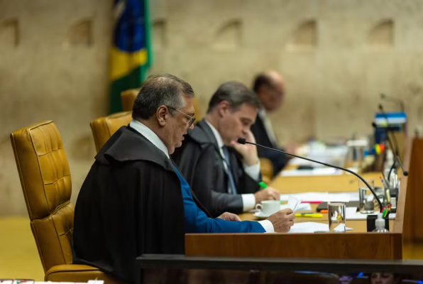 Andrei diz a Dino que seu afastamento pode atrasar operação Dark Horse e influenciar eleições 4 2 5