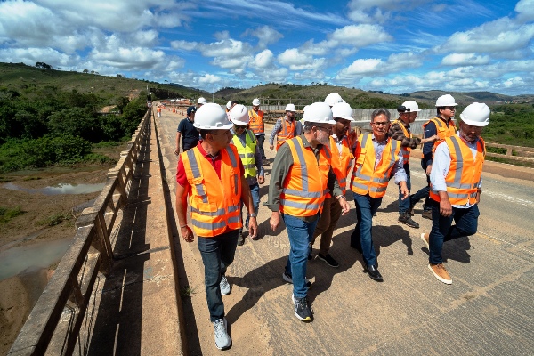 Na BR-101 em Itapebi: prefeito Isan Botelho recebe Ministro George Santoro para vistoria na ponte do Rio Jequitinhonha 4 38