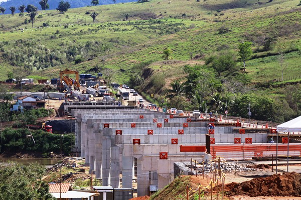 Na BR-101 em Itapebi: prefeito Isan Botelho recebe Ministro George Santoro para vistoria na ponte do Rio Jequitinhonha 6 IMG 3913