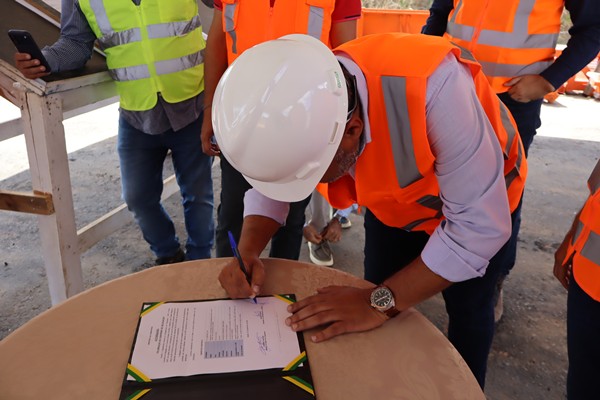 Na BR-101 em Itapebi: prefeito Isan Botelho recebe Ministro George Santoro para vistoria na ponte do Rio Jequitinhonha 9 IMG 3991