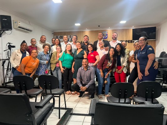 Vitória da Saúde e da Educação: Câmara de Itapebi aprova Plano de Carreira dos TACS e TECS e incentivo ao Pré-ENEM 4 1 4