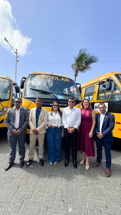 Deputada Cláudia Oliveira garante novos ônibus escolares para Eunápolis, Itabela e Guaratinga 4 1 6