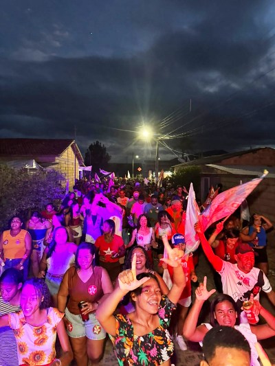 Grande caminhada encerra atos políticos do 1º turno em Itapebi 7 11