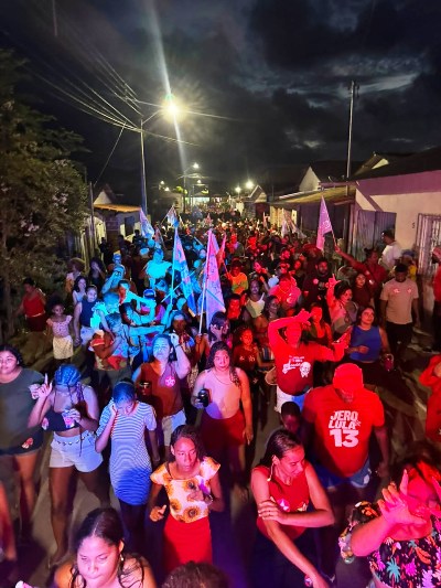 Grande caminhada encerra atos políticos do 1º turno em Itapebi 5 12