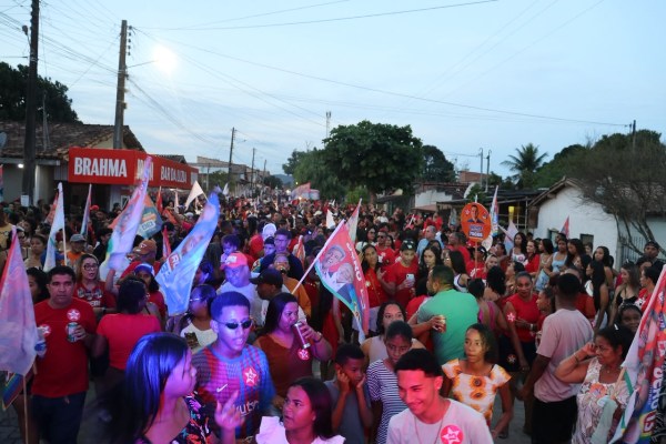 Grande caminhada encerra atos políticos do 1º turno em Itapebi 4 2 1