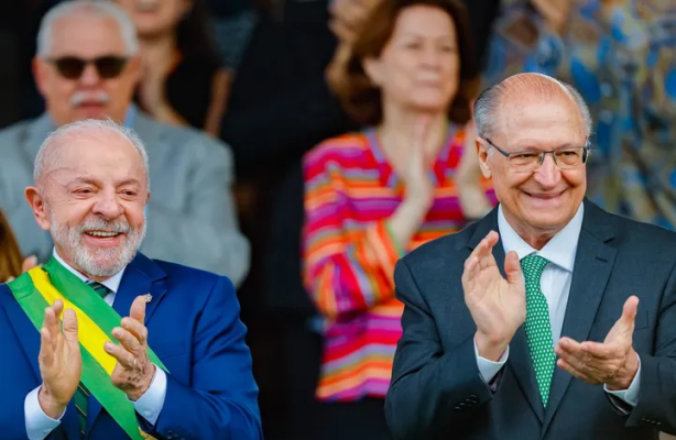 Lula vence disputa histórica, é reeleito e chega ao 4º mandato na Presidência 4 2 17