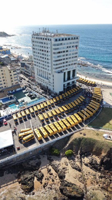 Deputada Cláudia Oliveira garante novos ônibus escolares para Eunápolis, Itabela e Guaratinga 7 3 4