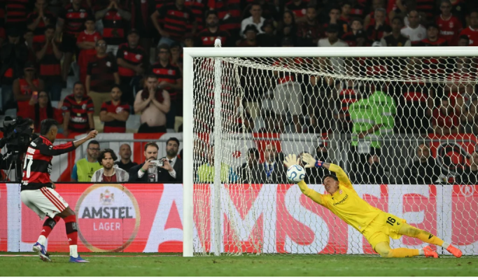 Flamengo cai nos pênaltis, e Palmeiras enfrenta o Estudiantes na grande final 4 3 4