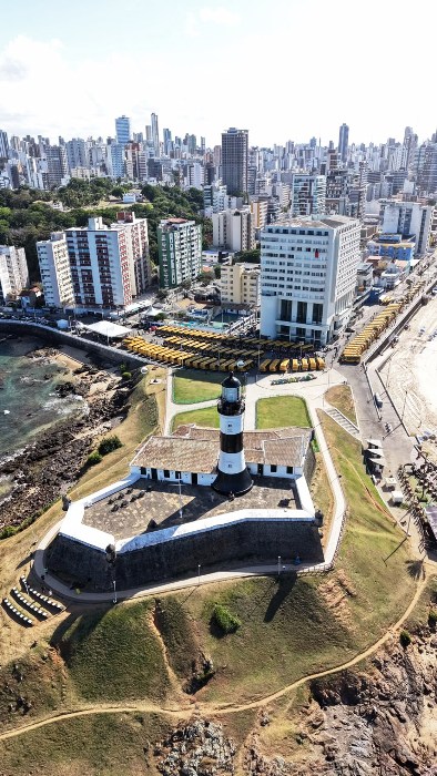 Deputada Cláudia Oliveira garante novos ônibus escolares para Eunápolis, Itabela e Guaratinga 6 4 6
