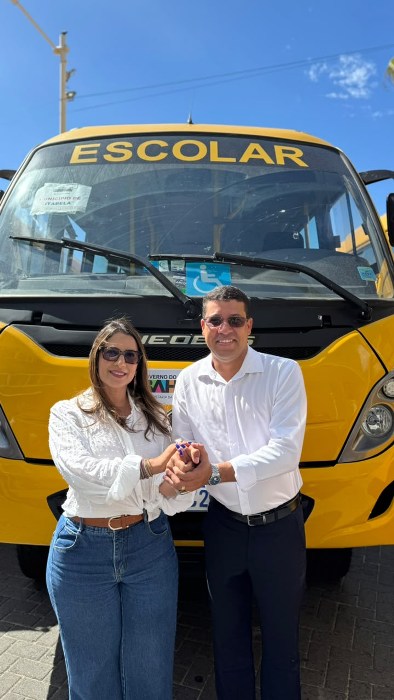 Deputada Cláudia Oliveira garante novos ônibus escolares para Eunápolis, Itabela e Guaratinga 5 6 3