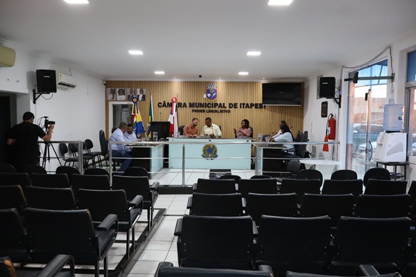 A Câmara Municipal de Itapebi realizou 11ª Sessão Ordinária nesta Terça-feira com um projeto de lei e uma indicação 4 IMG 4200